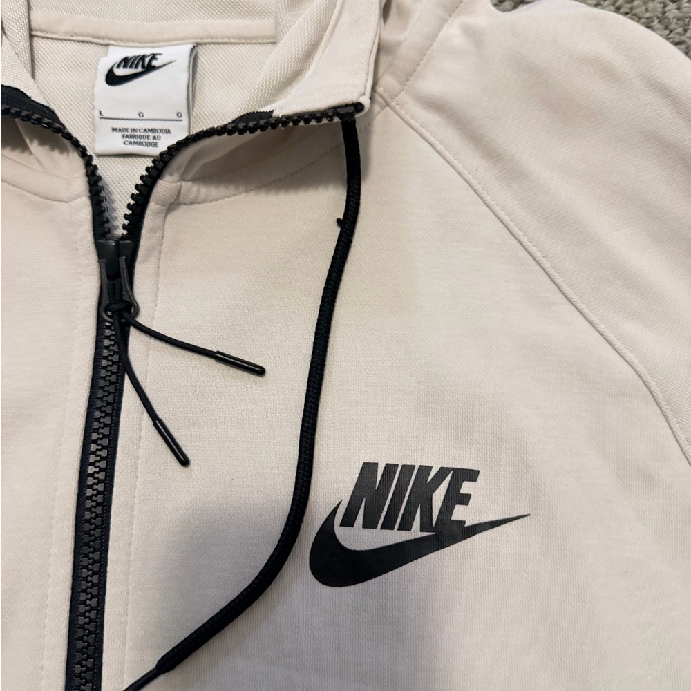 Nike Men's Cream Hoodie - Picture 2 of 6